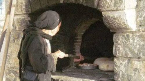 Μανιάτισσα στο μαγείρεμα