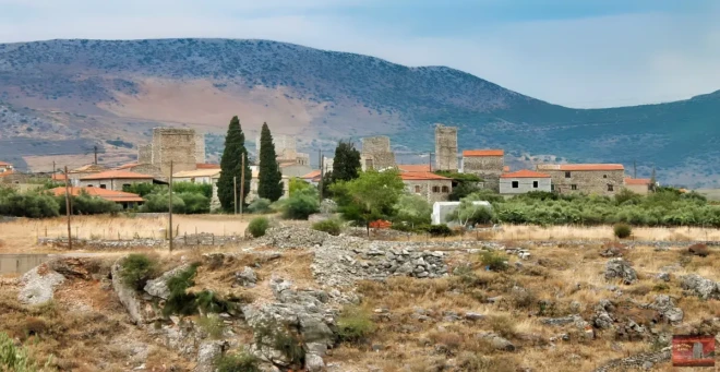 Φλομοχώρι: Ένα Ταξίδι στην Πέτρα και την Ιστορία της Ανατολικής Μάνης.