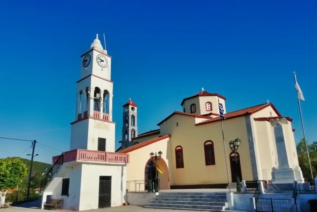 Ο Ιερός Ναός Αγίων Αποστόλων Παύλου και Πέτρου στην Πετρίνα