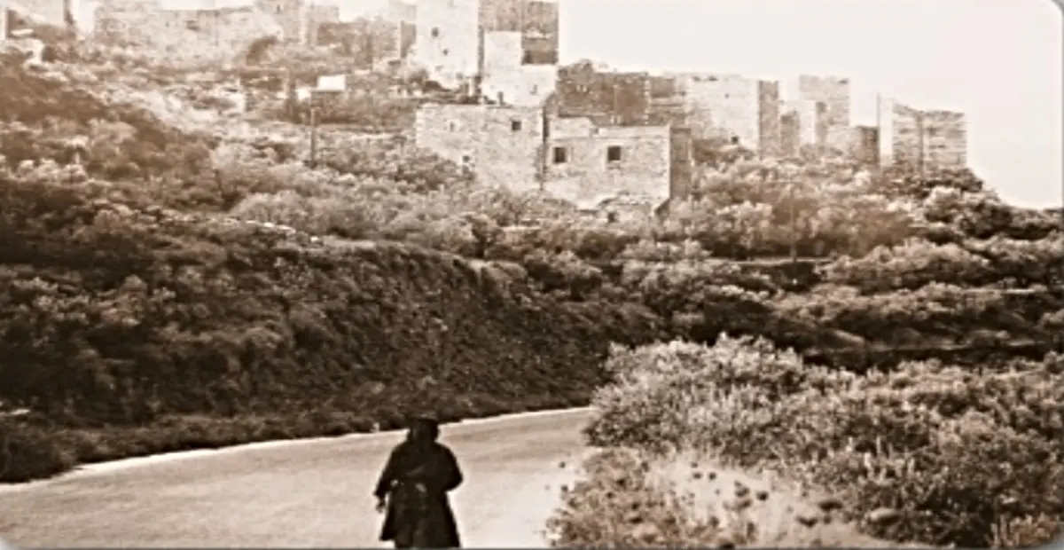 Μανιάτισσα πηγαίνοντας στο χωριό.Φωτό Γ.Βουρλίτης