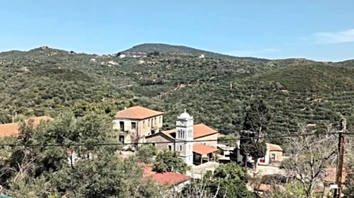 Μελιτίνη: Το Χωριό του Μελιού στην Ανατολική Μάνη.