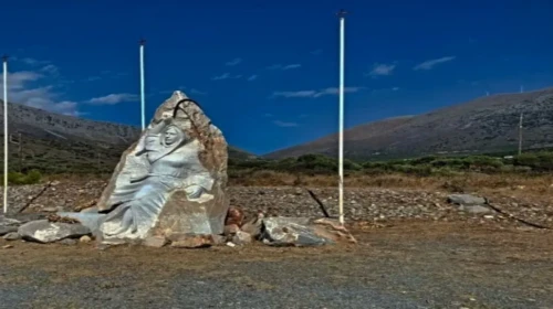 Συγκίνηση και Υπερηφάνεια: Η Αναπαράσταση της Μάχης του Διρού τίμησε τη Μανιάτικη Λεβεντιά. Μανιάτισσα Δρεπανοφορά
