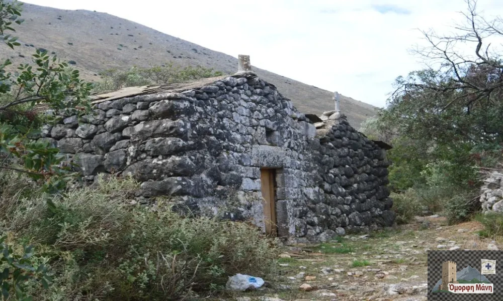 Ο Ναός του Αγίου Γεωργίου στην Καρύνια Μάνης