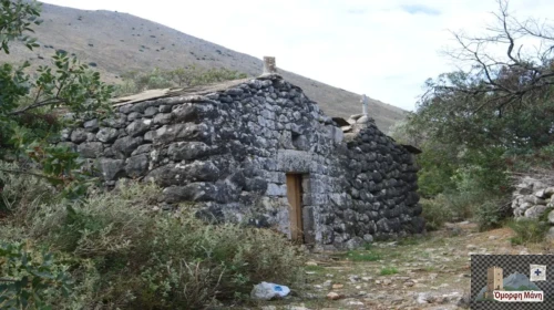 Ο Ναός του Αγίου Γεωργίου στην Καρύνια Μάνης